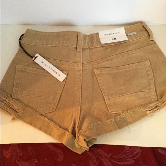 ❄️NWT size 22 kendall+Kylie shorts khaki - Picture 4 of 6